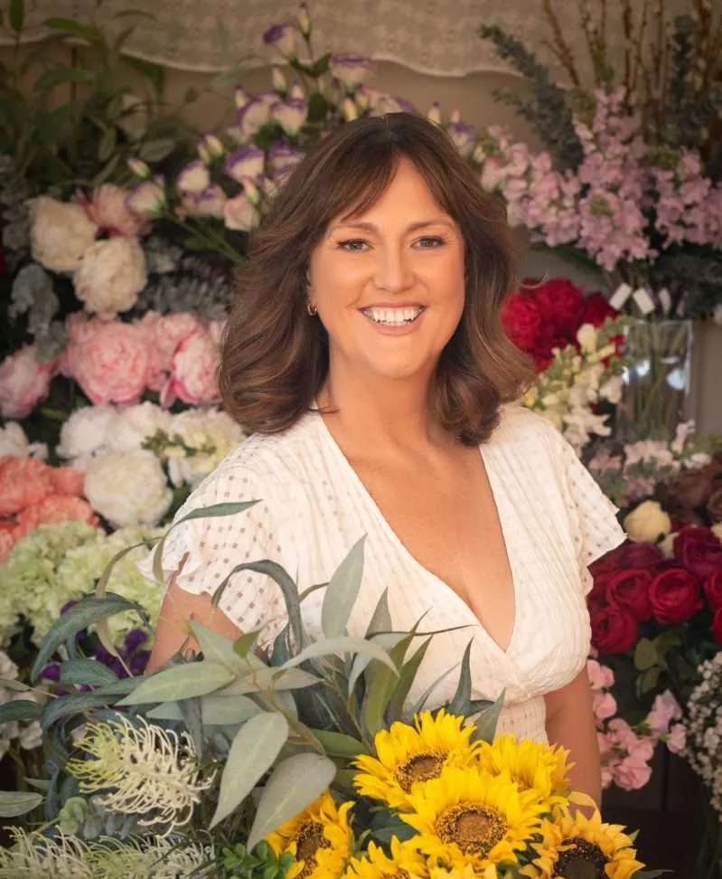 Experience the magic and beauty of  life-like flowers 